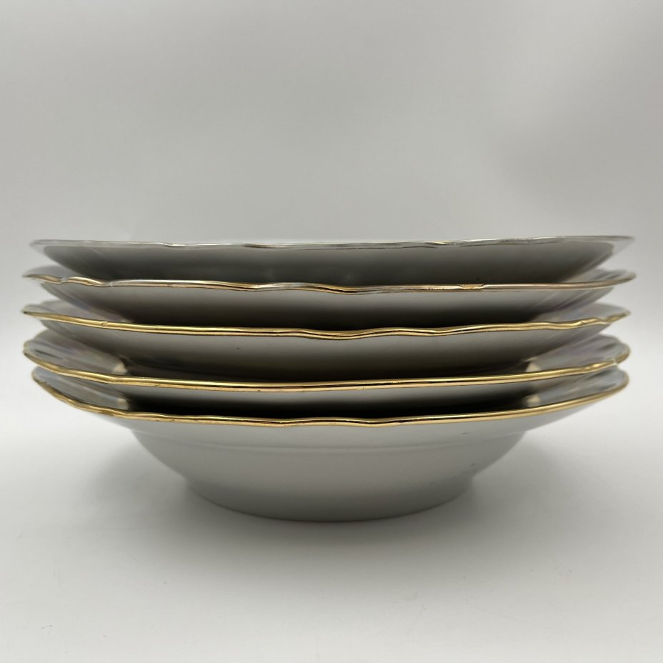 Набор из пяти суповых тарелок с цветочным декором, фарфор, роспись, люстр, золочение, Барановский фарфоровый завод, СССР, 1970-1991 гг.