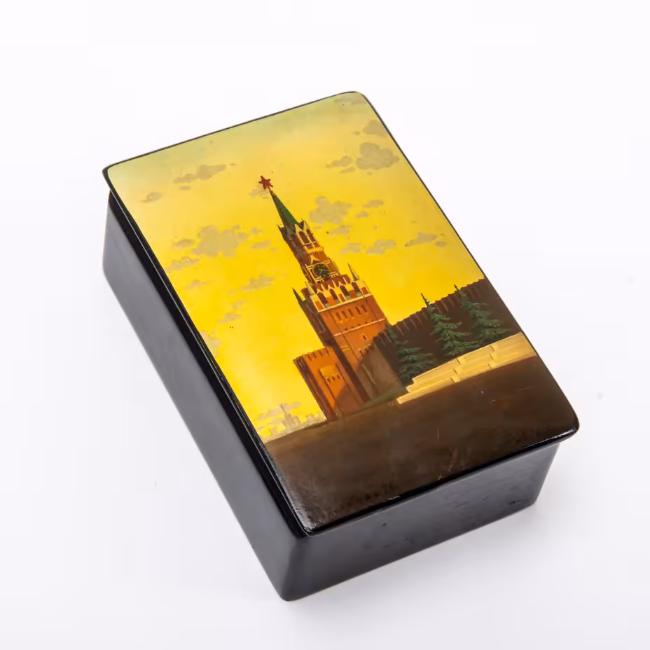 Шкатулка с изображением Спасской башни московского кремля, папье-маше, роспись, автор Сидорова, артель Федоскино, 1971 г., Федоскинская фабрика миниатюрной живописи (Федоскино)