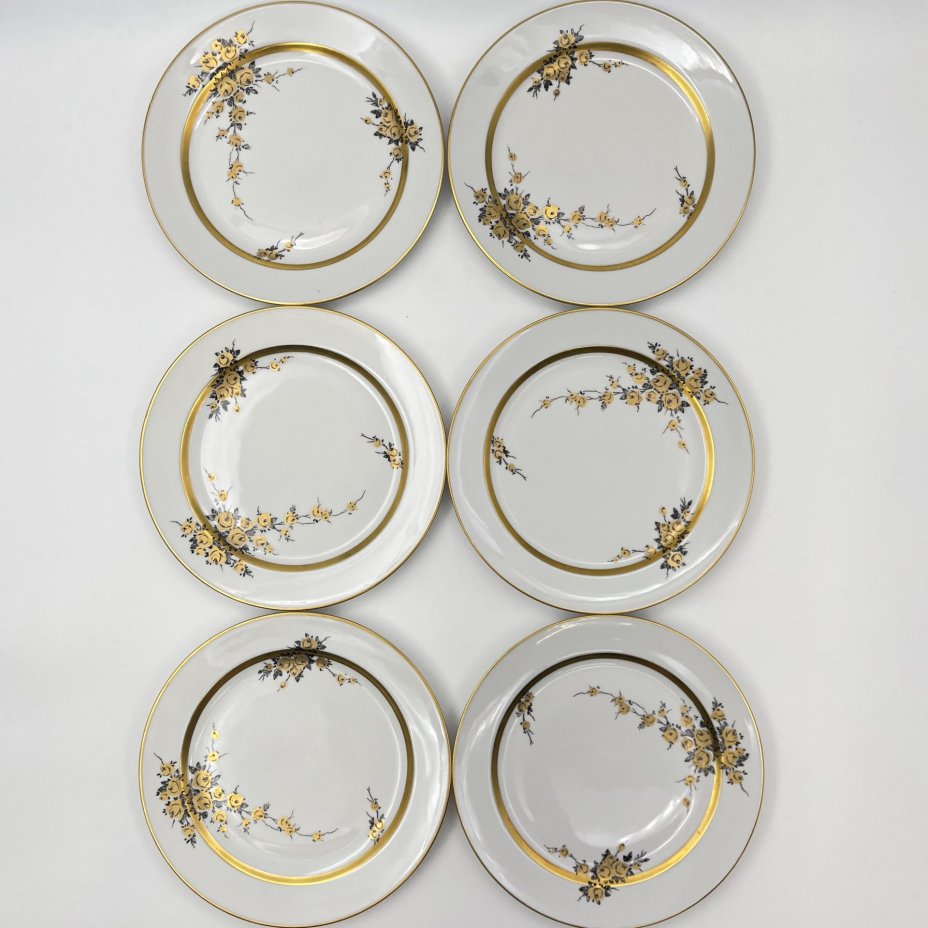 Набор из шести пирожковых тарелок с цветочным декором золотистого цвета, фарфор, деколь, золочение, Graf Von Henneberg Porzellan, 1777 Jlmenau, ГДР, 1973-1977 гг.