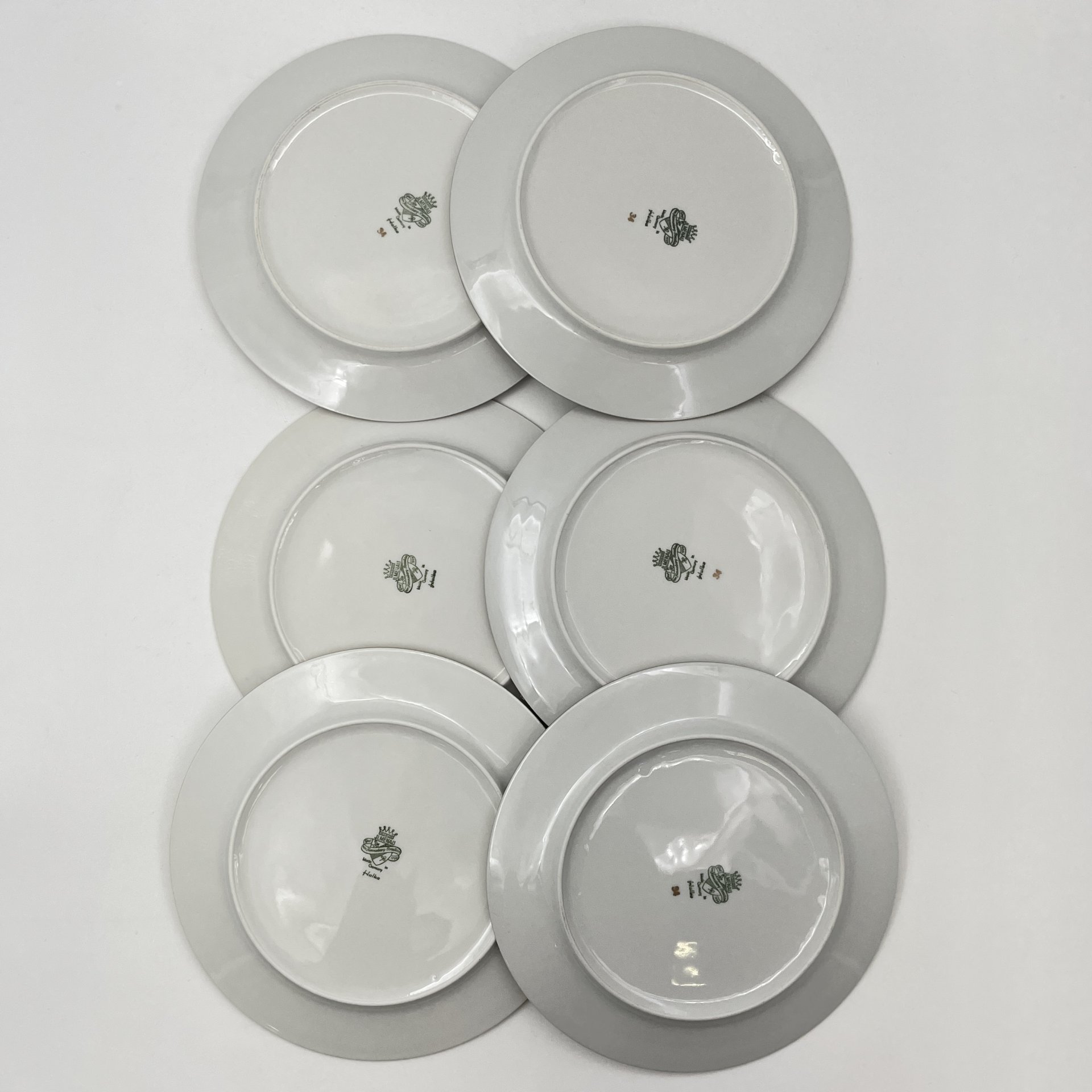 Набор из шести пирожковых тарелок с цветочным декором золотистого цвета, фарфор, деколь, золочение, Graf Von Henneberg Porzellan, 1777 Jlmenau, ГДР, 1973-1977 гг.