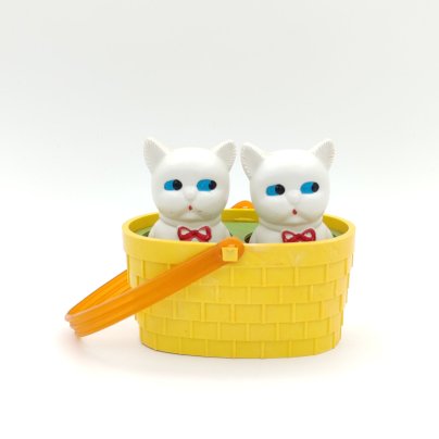 Игрушка-пищалка "Котята в корзинке" (винтажная), производство "Straume"