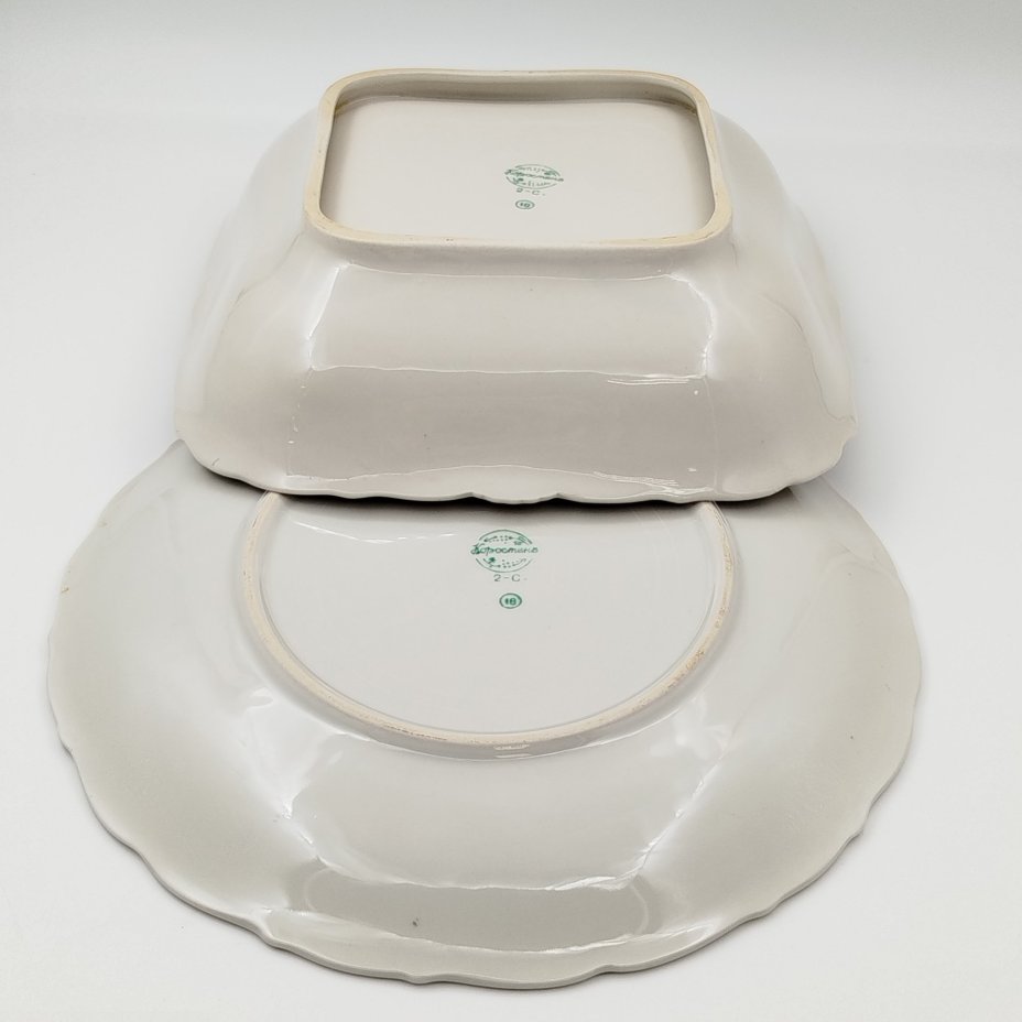 Набор сервировочных блюд для подачи закусок и горячего (4 предмета: терина маленькая, селедочница, салатник квадратный и круглое блюдо), фарфор, роспись, золочение, Коростенский фарфоровый завод (КФЗ), СССР, 1955-1962 гг.