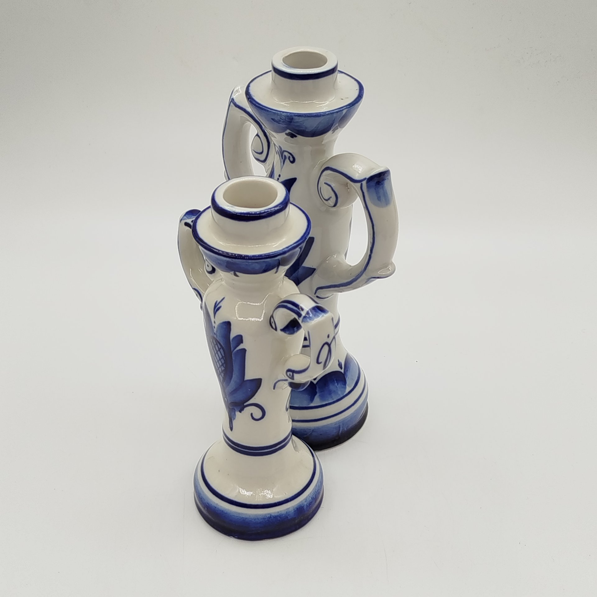 Подсвечники парные разных размеров для одной свечи с цветочным декором, Гжель