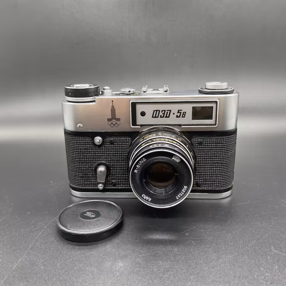 Фотоаппарат "ФЭД-5" с олимпийской символикой, объективом "Индустар-61 Л/Д" в родном кофре и документами, Харьковский машиностроительный завод им. Дзержинского (ФЭД)