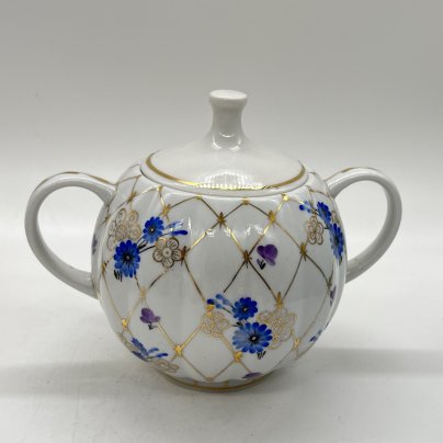 Сахарница "Золотая сетка" с голубыми цветами (крышка подбор!), фарфор, роспись, золочение, Ленинградский фарфоровый завод (ЛФЗ), СССР, 1950-1959 гг.