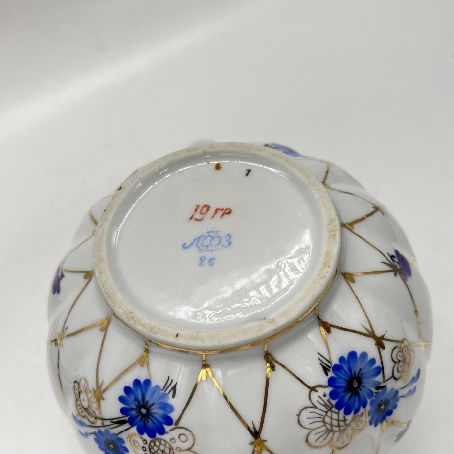 Сахарница "Золотая сетка" с голубыми цветами (крышка подбор!), фарфор, роспись, золочение, Ленинградский фарфоровый завод (ЛФЗ), СССР, 1950-1959 гг.