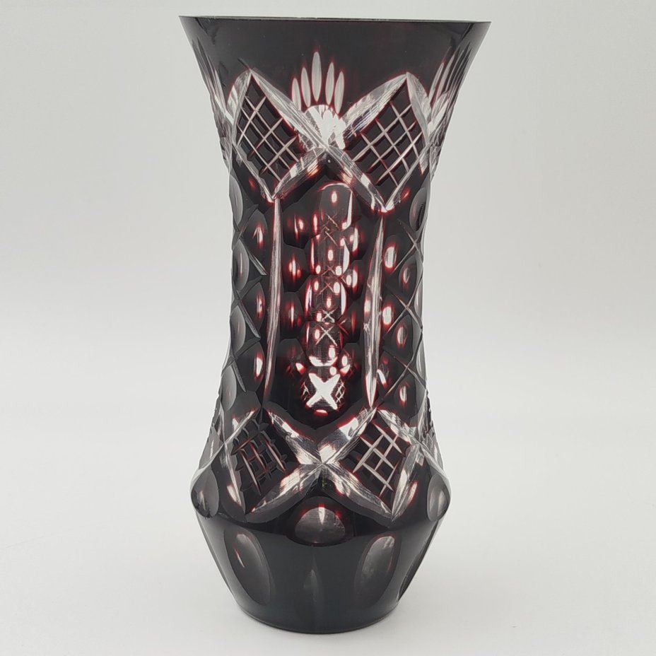 Ваза марганцевого оттенка