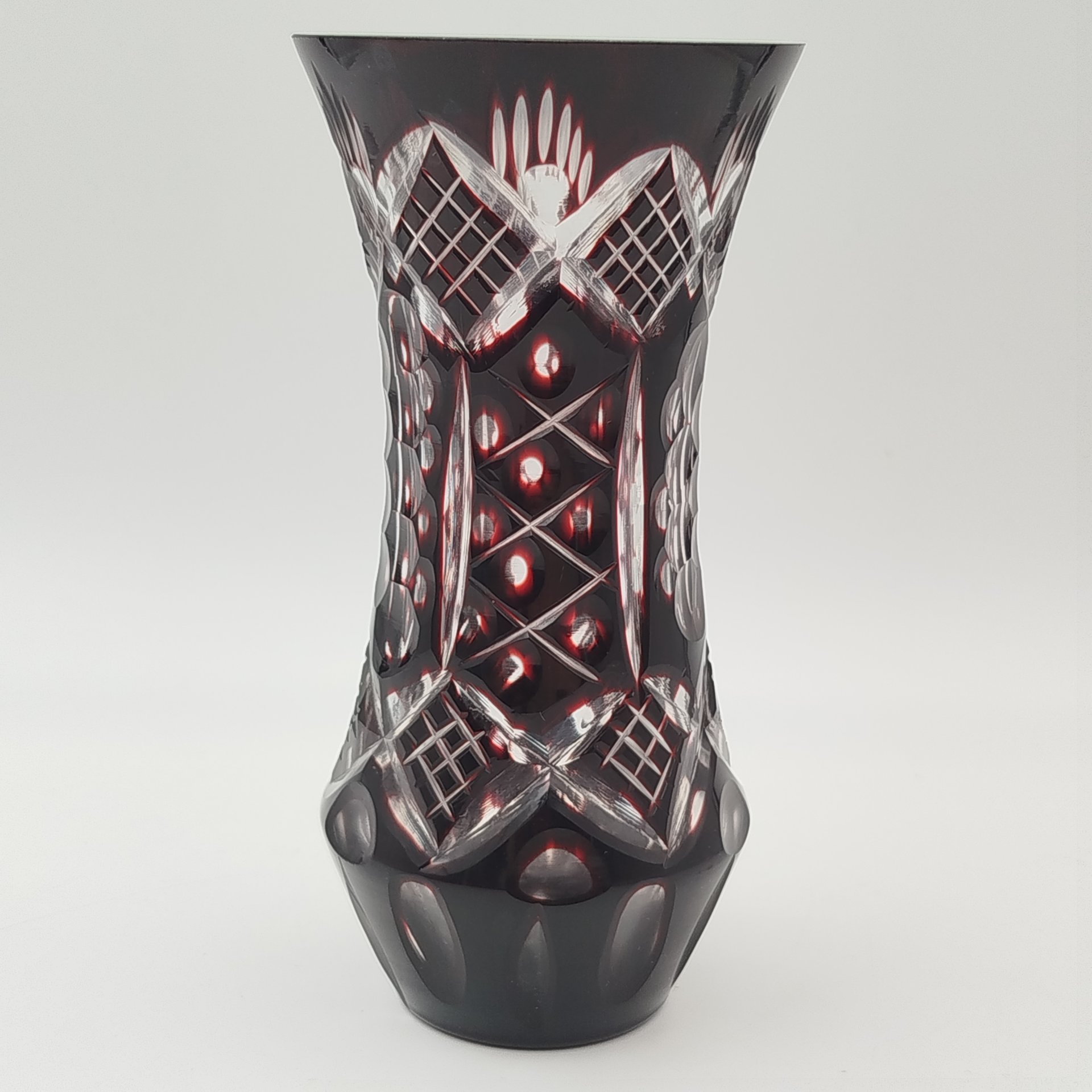 Ваза марганцевого оттенка