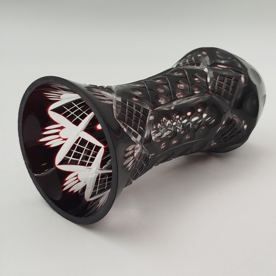 Ваза марганцевого оттенка