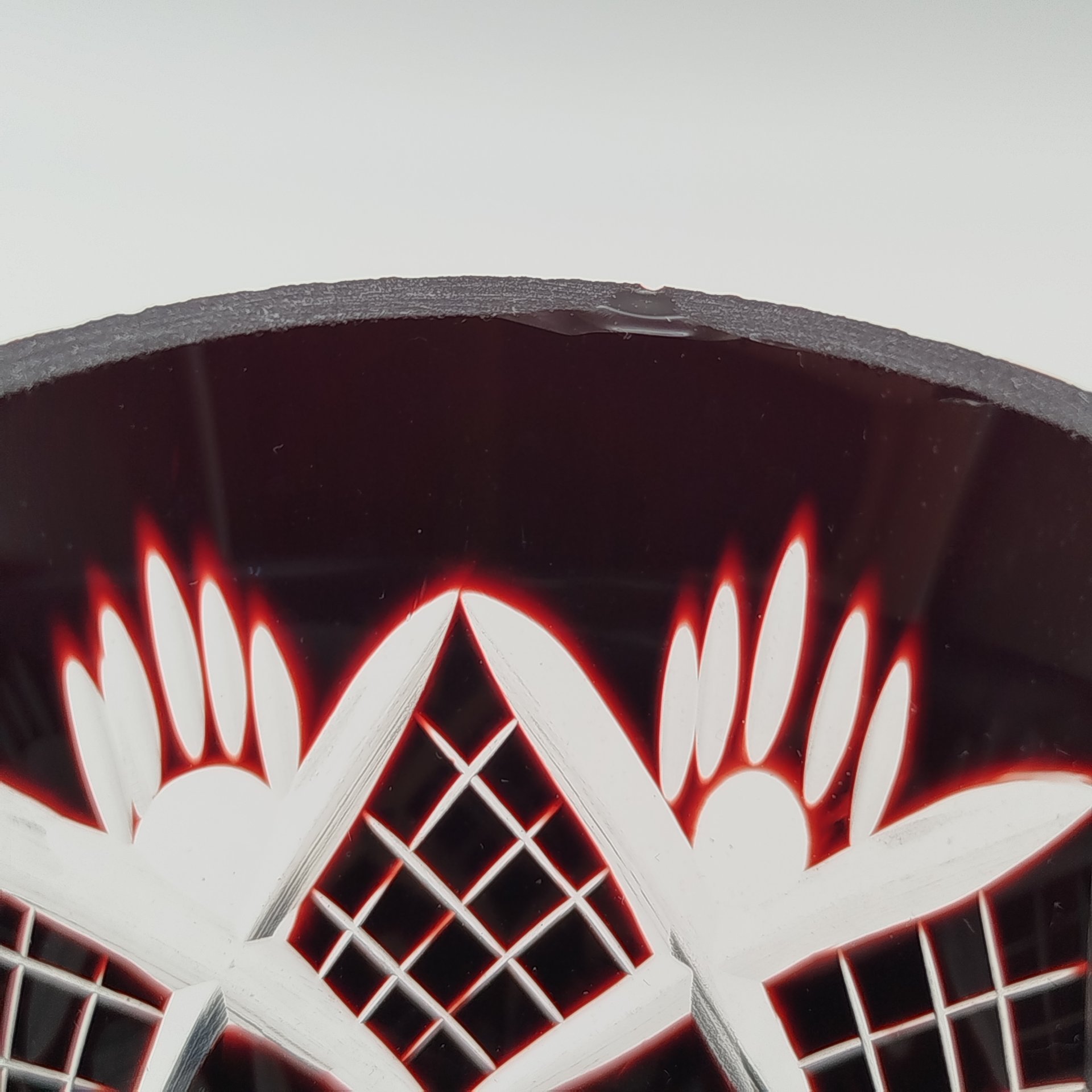 Ваза марганцевого оттенка