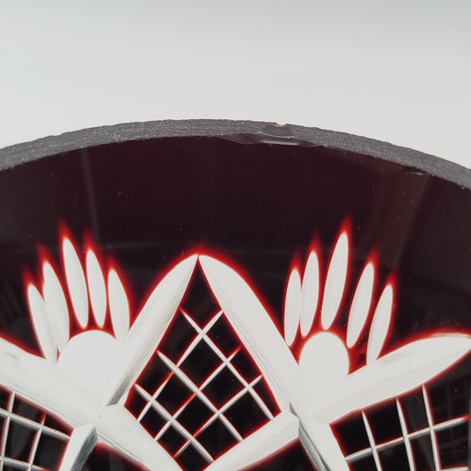 Ваза марганцевого оттенка