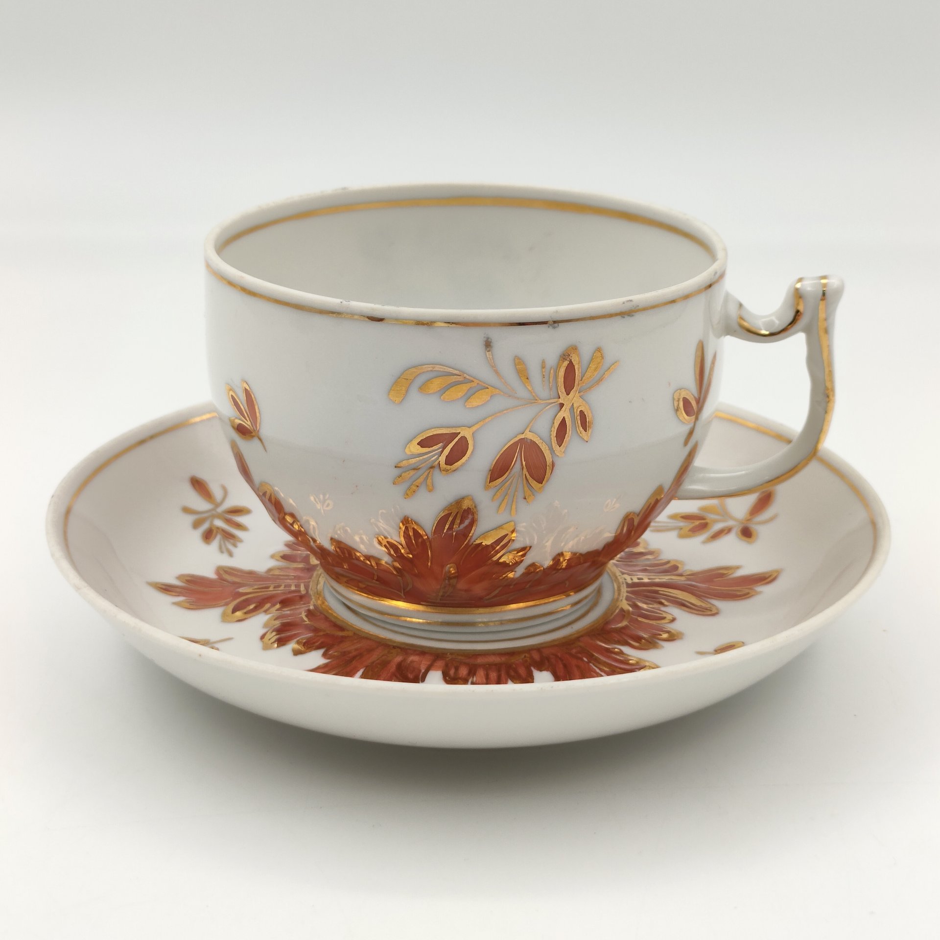 Чайная пара "Барбарис", автор Е.П. Смирнов, фарфор, роспись, золочение, Дмитровский фарфоровый завод (ДФЗ Вербилки), СССР, 1965-1991 гг.