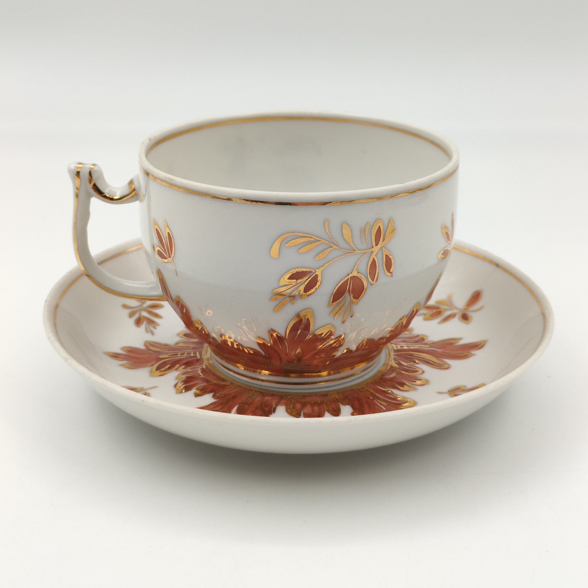 Чайная пара "Барбарис", автор Е.П. Смирнов, фарфор, роспись, золочение, Дмитровский фарфоровый завод (ДФЗ Вербилки), СССР, 1965-1991 гг.