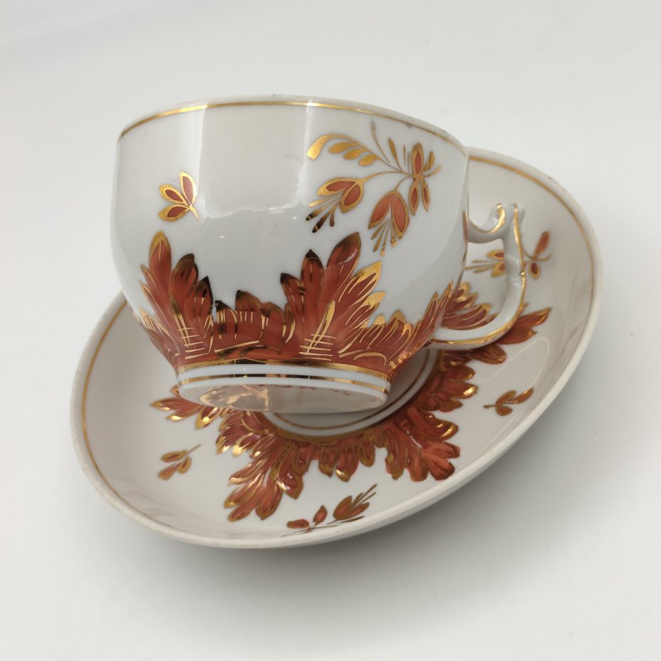 Чайная пара "Барбарис", автор Е.П. Смирнов, фарфор, роспись, золочение, Дмитровский фарфоровый завод (ДФЗ Вербилки), СССР, 1965-1991 гг.