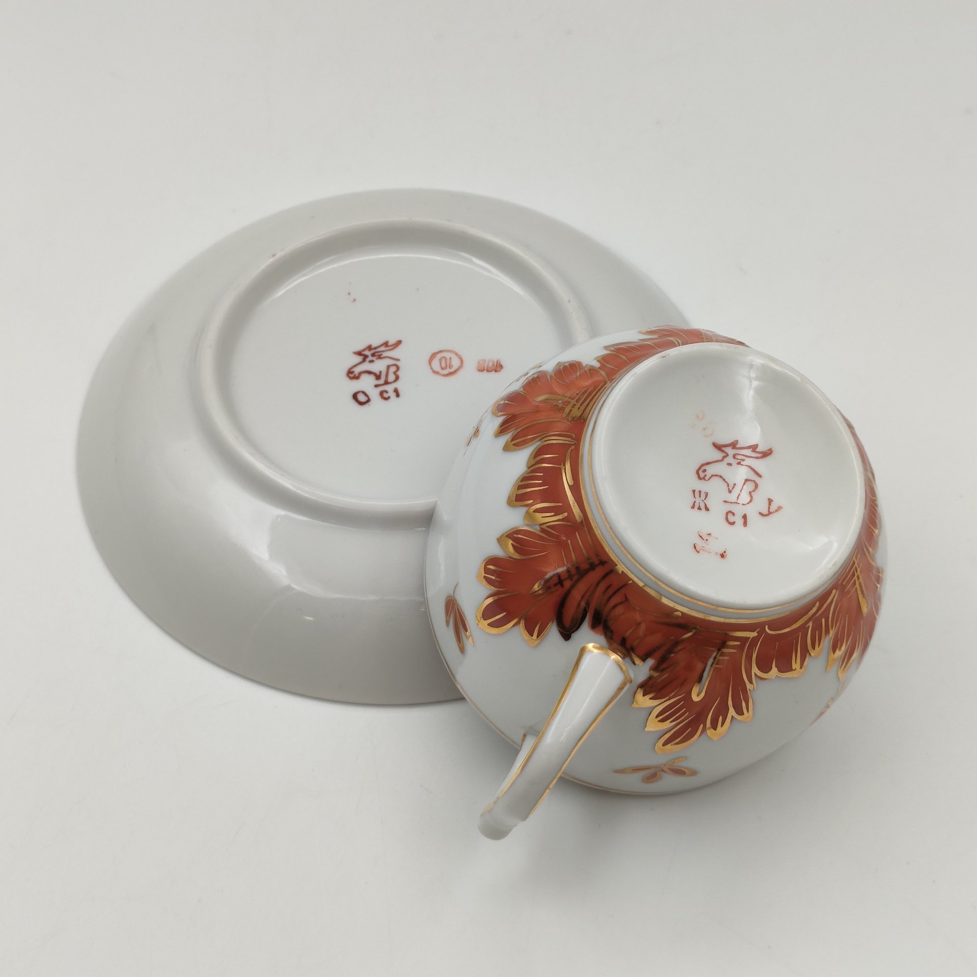 Чайная пара "Барбарис", автор Е.П. Смирнов, фарфор, роспись, золочение, Дмитровский фарфоровый завод (ДФЗ Вербилки), СССР, 1965-1991 гг.