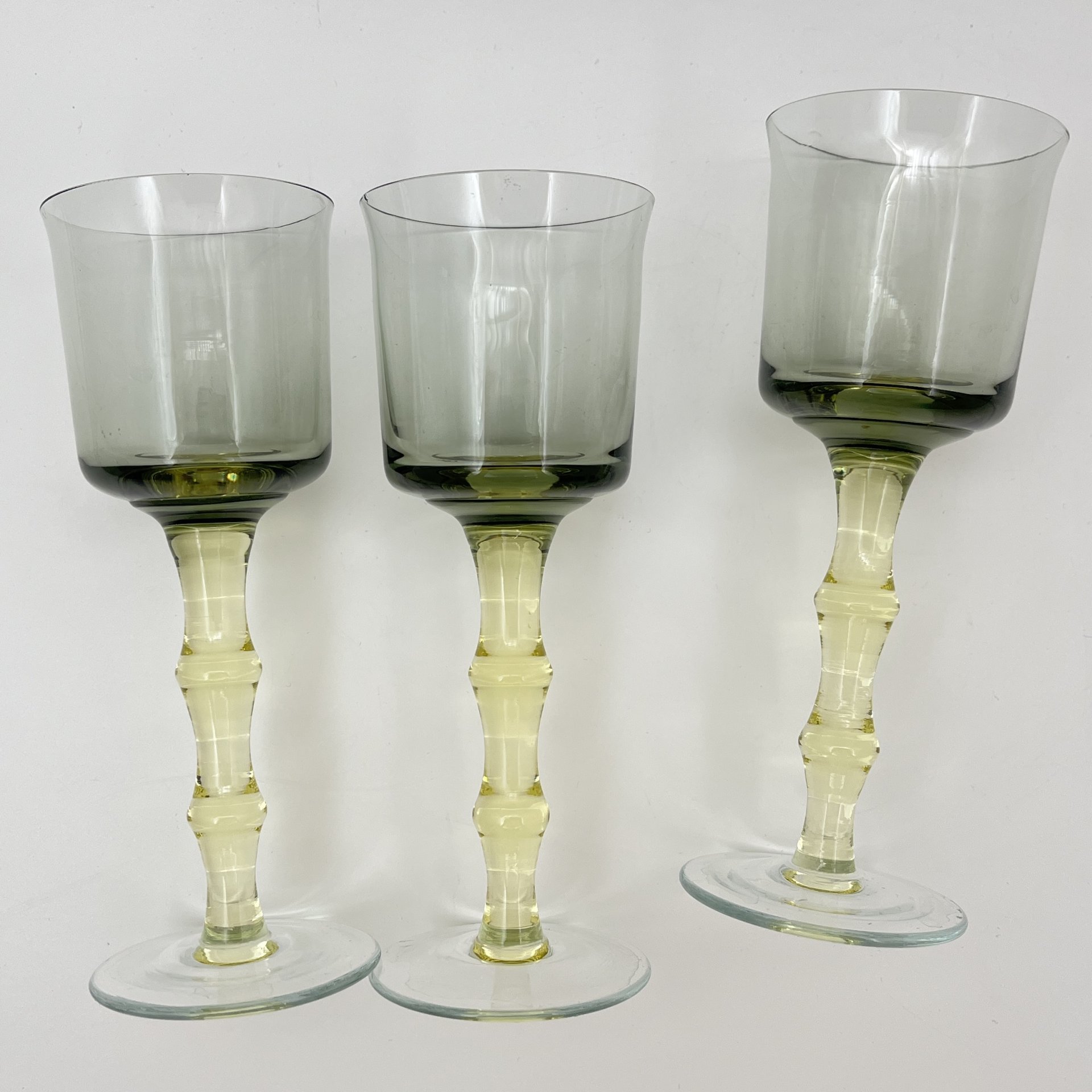 Набор из 3 бокалов "Мещерский цветок" с ножками желтого цвета, автор С. Пивоваров, хрусталь, Гусевской хрустальный завод (Гусь-Хрустальный), СССР, 1960-1980 гг.