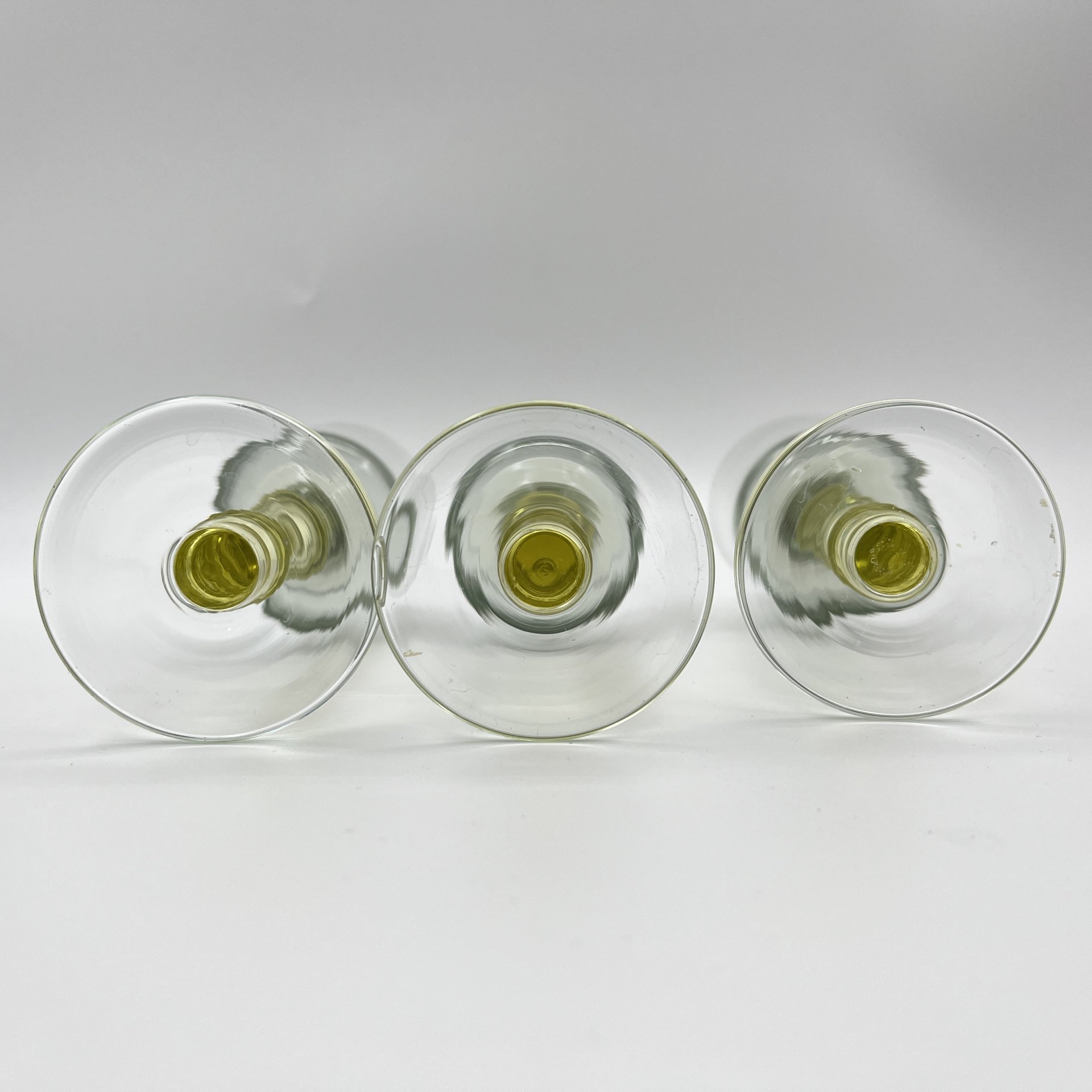 Набор из 3 бокалов "Мещерский цветок" с ножками желтого цвета, автор С. Пивоваров, хрусталь, Гусевской хрустальный завод (Гусь-Хрустальный), СССР, 1960-1980 гг.