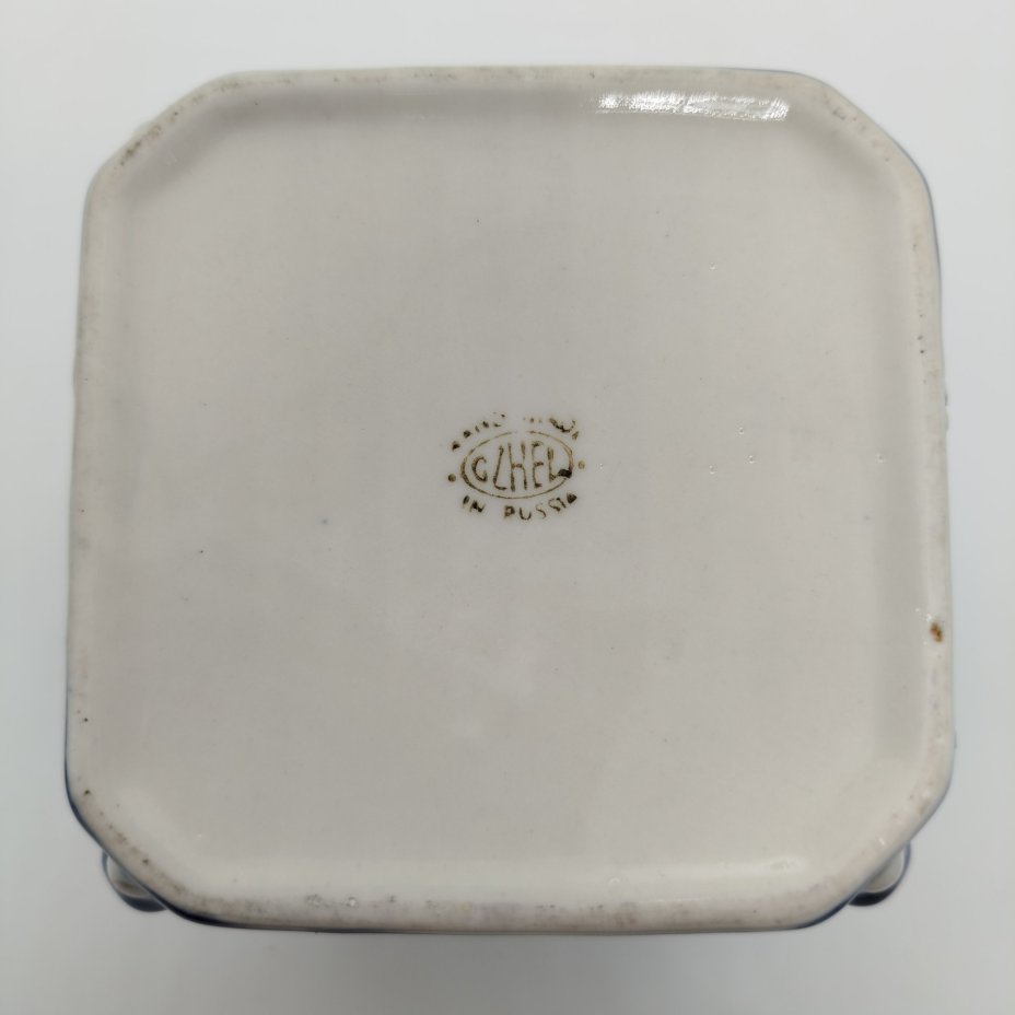 Чайница с растительным декором, Гжель, фарфор, роспись, СССР, 1970-1990 гг.