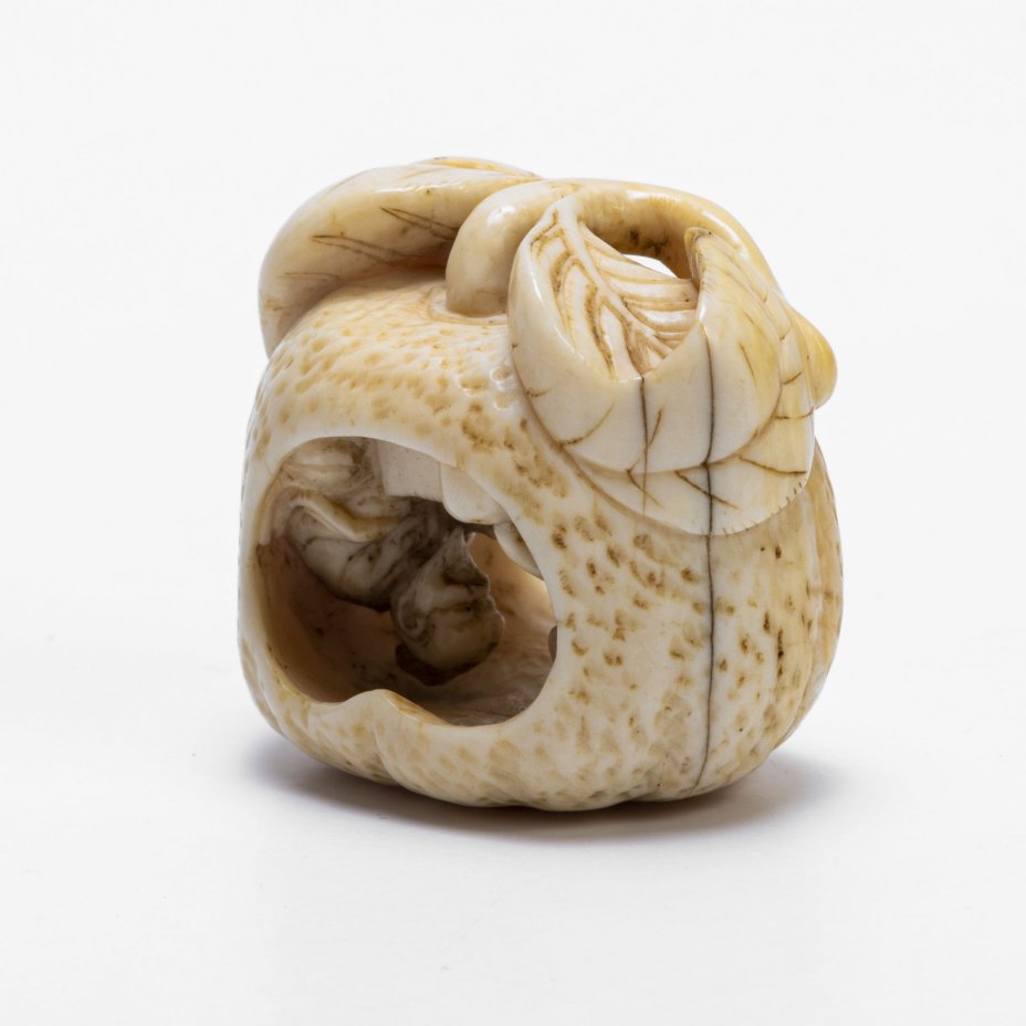 Статуэтка (окимоно) "Игра в го", кость, резьба, Китай, 1900-1920 гг.