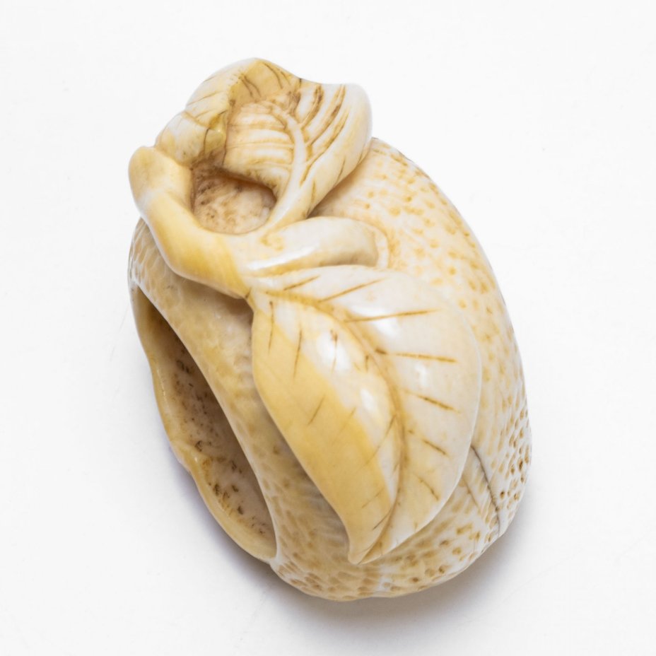 Статуэтка (окимоно) "Игра в го", кость, резьба, Китай, 1900-1920 гг.