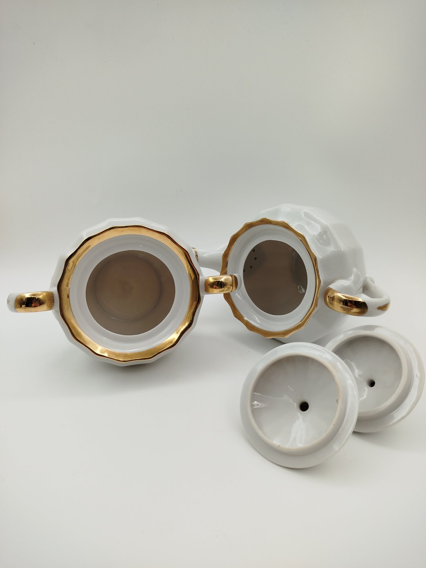 Набор для подачи чая "Золотая лента" (чайник и сахарница), фарфор, золочение, Дмитровский фарфоровый завод (ДФЗ Вербилки), СССР, 1965-1991 гг.