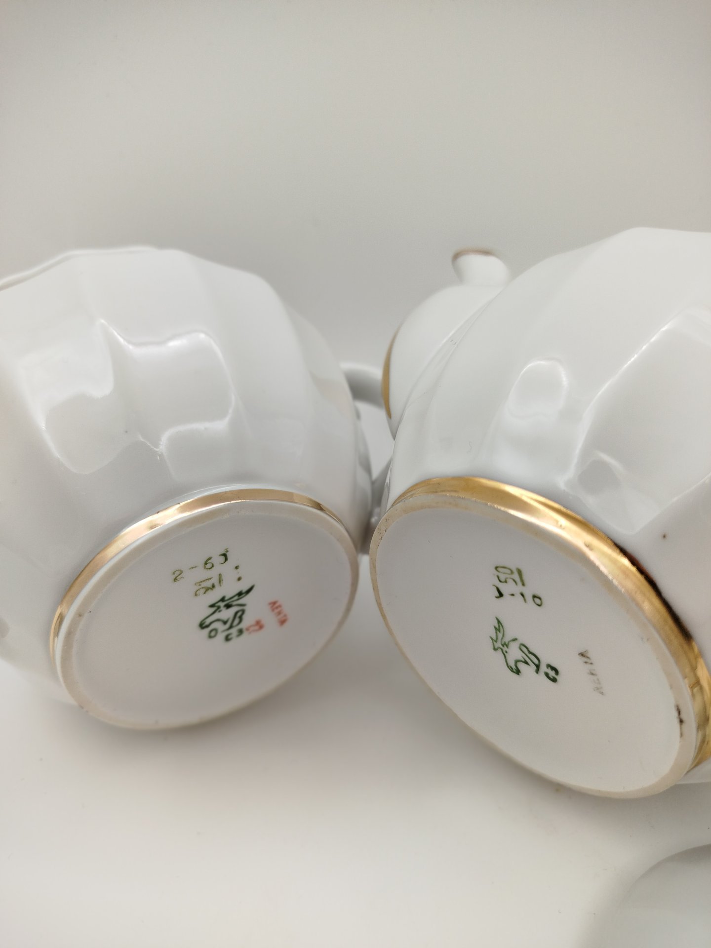 Набор для подачи чая "Золотая лента" (чайник и сахарница), фарфор, золочение, Дмитровский фарфоровый завод (ДФЗ Вербилки), СССР, 1965-1991 гг.