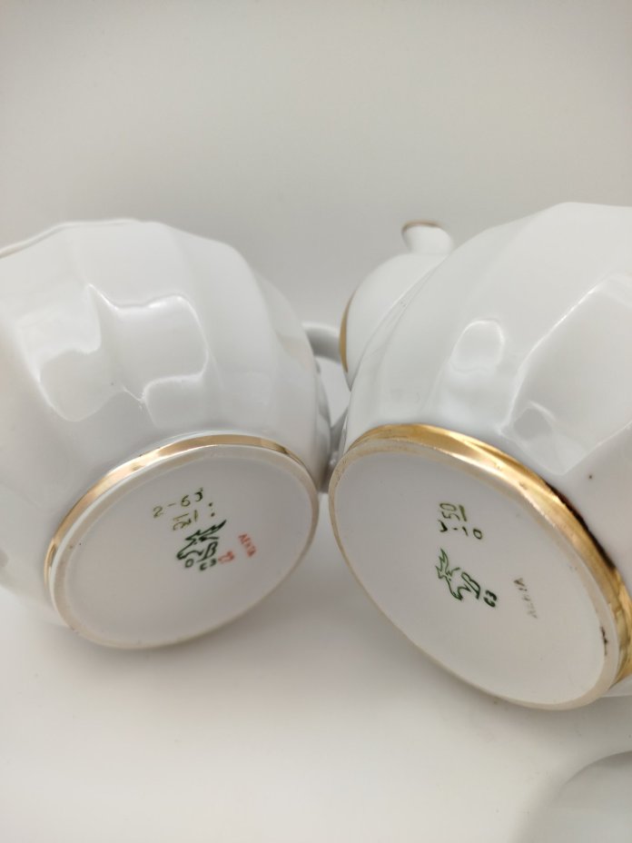 Набор для подачи чая "Золотая лента" (чайник и сахарница), фарфор, золочение, Дмитровский фарфоровый завод (ДФЗ Вербилки), СССР, 1965-1991 гг.