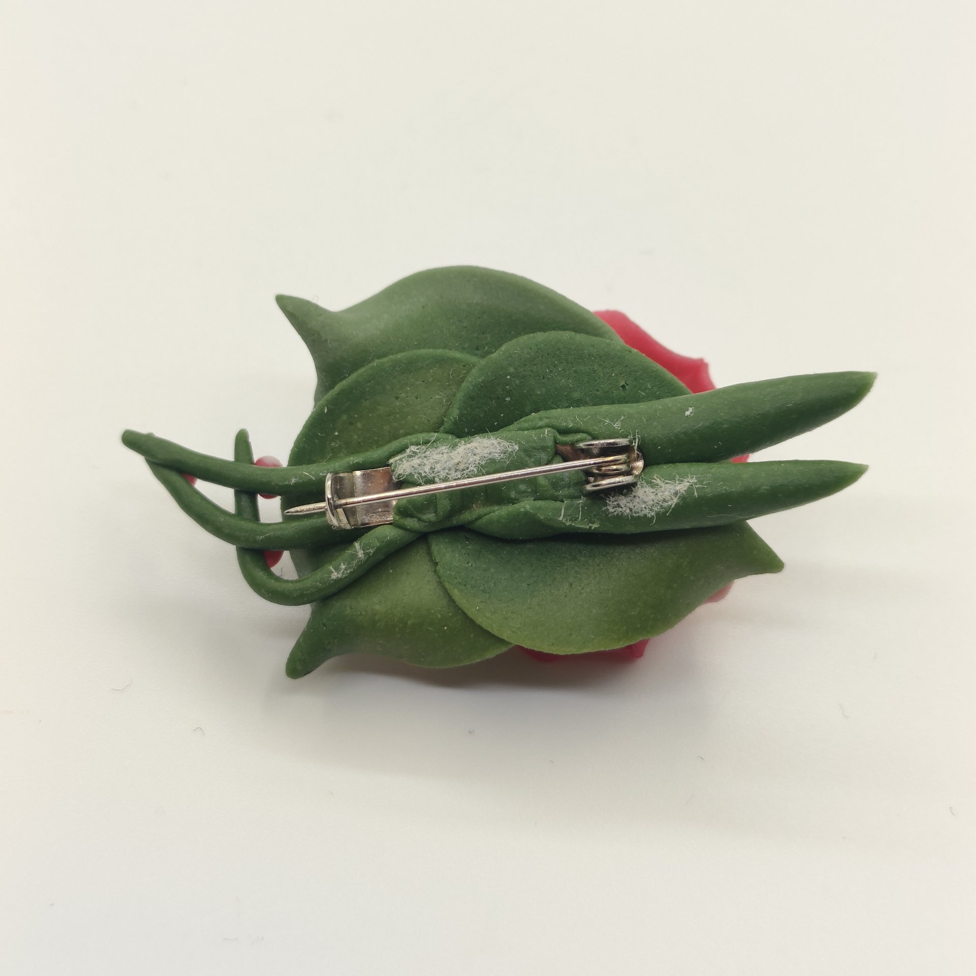 Брошь в виде розы