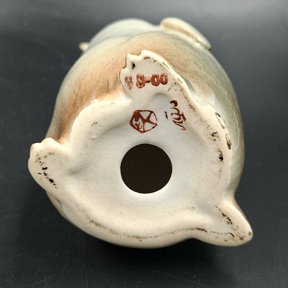 Статуэтка "Пингвин", скульптор П.П. Веселов, фарфор, роспись, аэрография, Ленинградский фарфоровый завод (ЛФЗ), СССР, 1970-1992 гг.