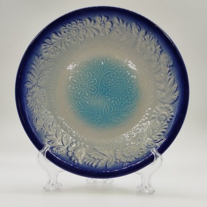 Блюдо сервировочное "Букет улыбок" с рельефным цветочным декором, фаянс, поливы, Ленинградский завод «Стройфаянс», СССР, 1972-1982 гг.