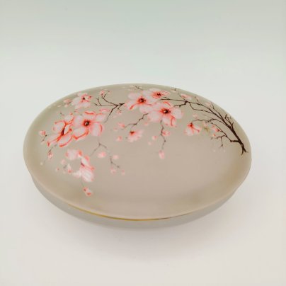 Шкатулка миниатюрная овальной формы "Цветущая сакура", стекло, металл, Западная Европа, 1985 г.