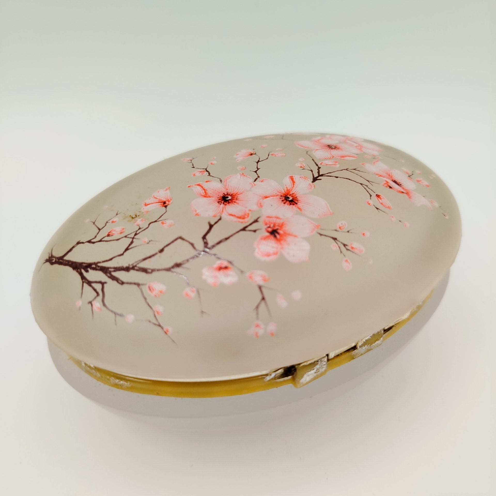 Шкатулка миниатюрная овальной формы "Цветущая сакура", стекло, металл, Западная Европа, 1985 г.