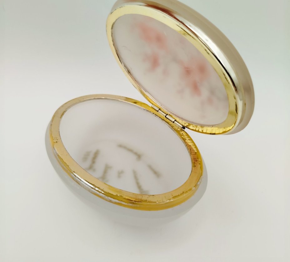 Шкатулка миниатюрная овальной формы "Цветущая сакура"