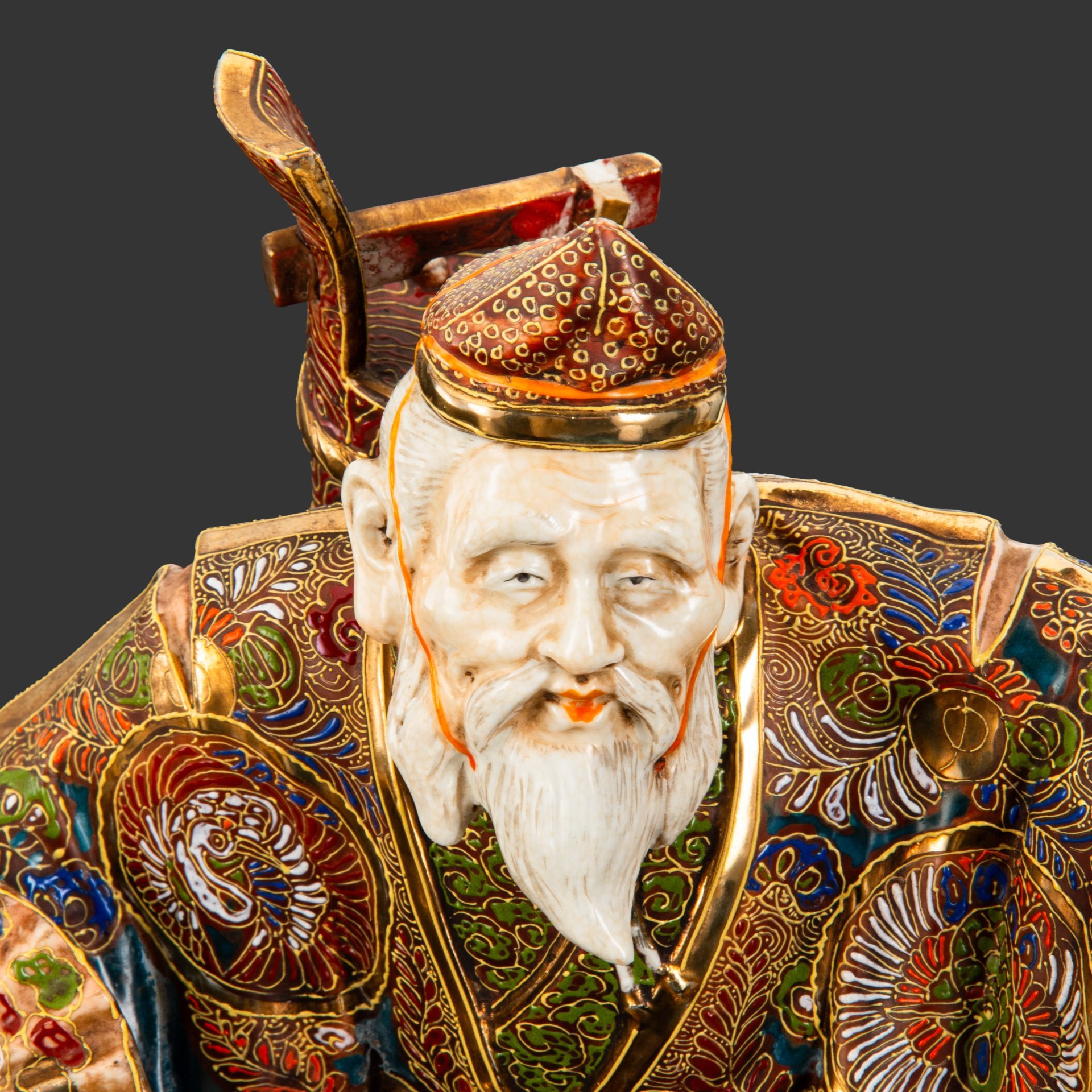 Скульптура "Дзё" (尉, «старик») из легенды  о Такасаго (高砂), фарфор, роспись, кракле, Япония, 1950-1970 гг.