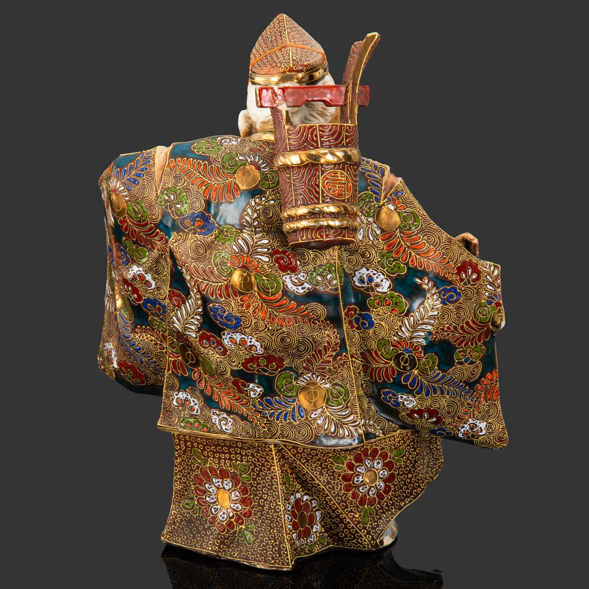 Скульптура "Дзё" (尉, «старик») из легенды  о Такасаго (高砂), фарфор, роспись, кракле, Япония, 1950-1970 гг.