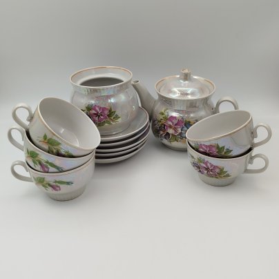 Сервиз чайный с цветочным декором на 5 персон (12 предметов), фарфор, люстр, деколь, Завод «Красный фарфорист» (Чудово, Грузинская фарфорово-фаянсовая фабрика), Российская Федерация, 1992-2005 гг.