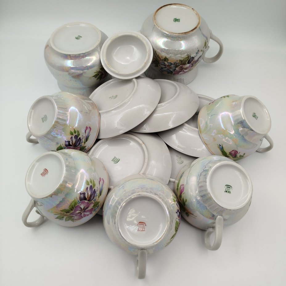 Сервиз чайный с цветочным декором на 5 персон (12 предметов), фарфор, люстр, деколь, Завод «Красный фарфорист» (Чудово, Грузинская фарфорово-фаянсовая фабрика), Российская Федерация, 1992-2005 гг.