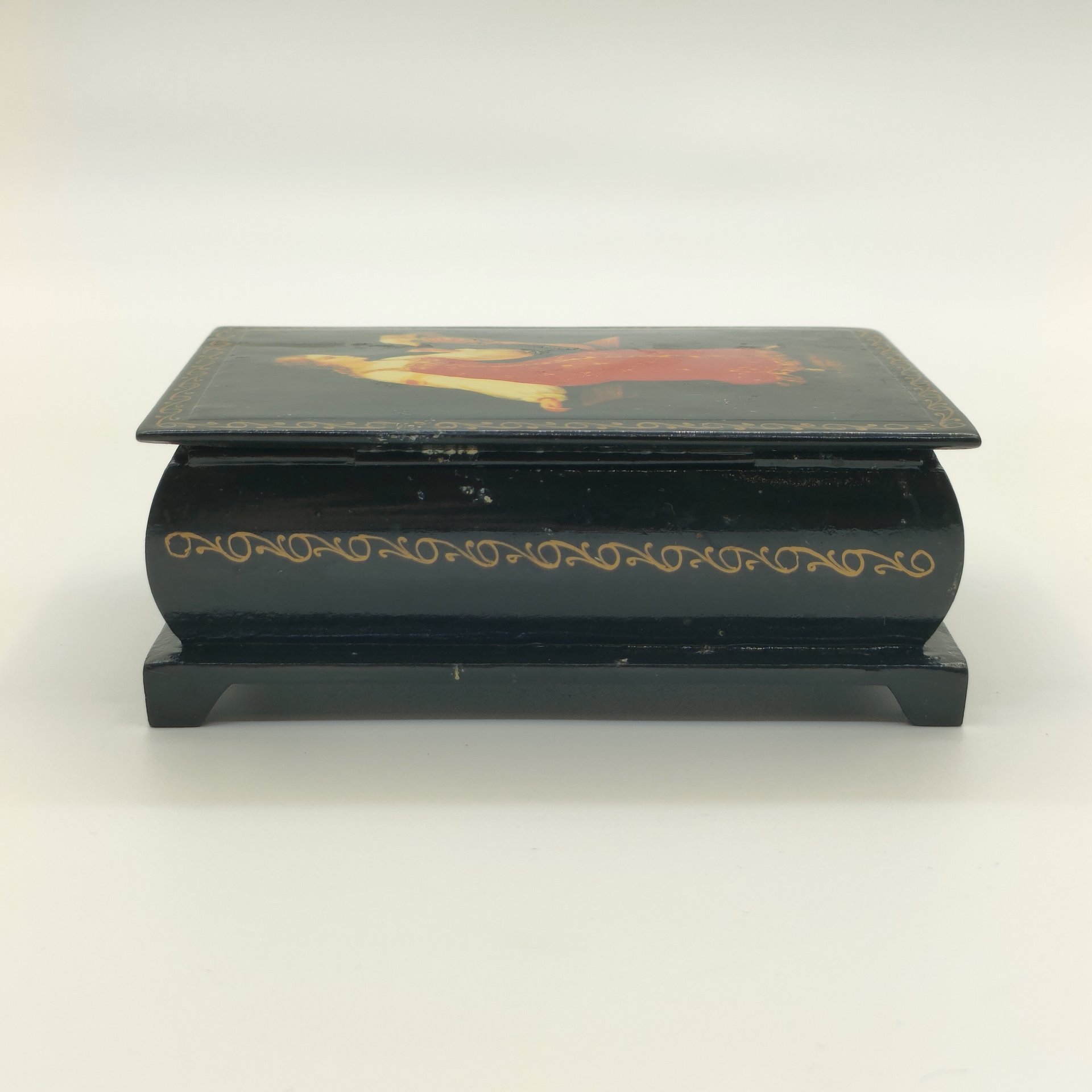 Шкатулка миниатюрная "Пряха"