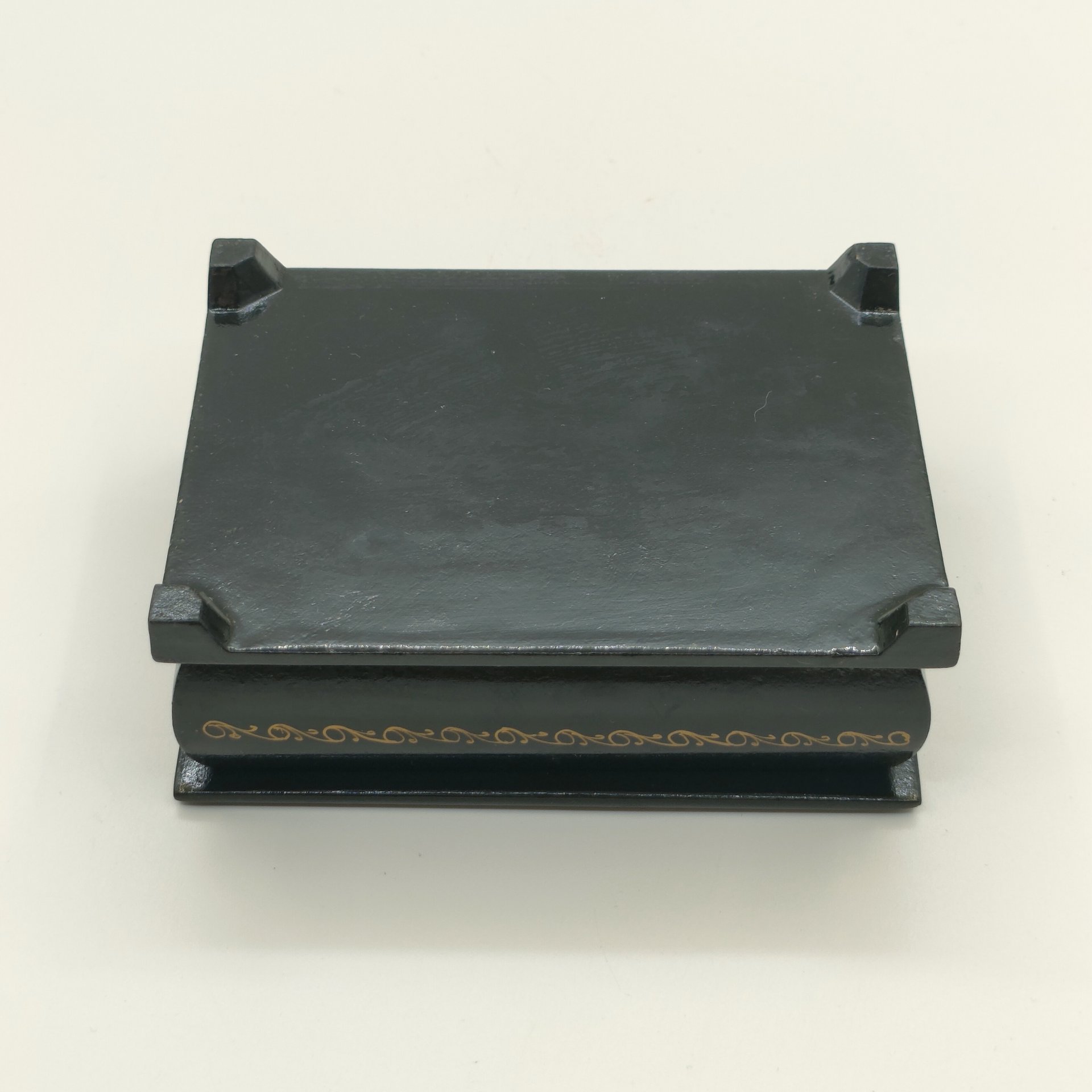 Шкатулка миниатюрная "Пряха"