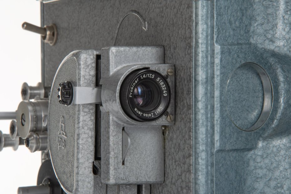 Кинопроектор "Weimar 2" в кофре, с объективом Prokinar 1,4/17,5 Carl Zeiss