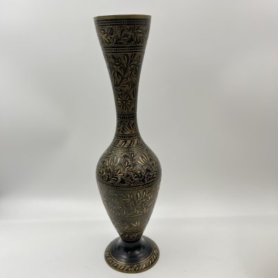 Ваза в восточном стиле, украшенная растительным декором (с дарственной надписью)