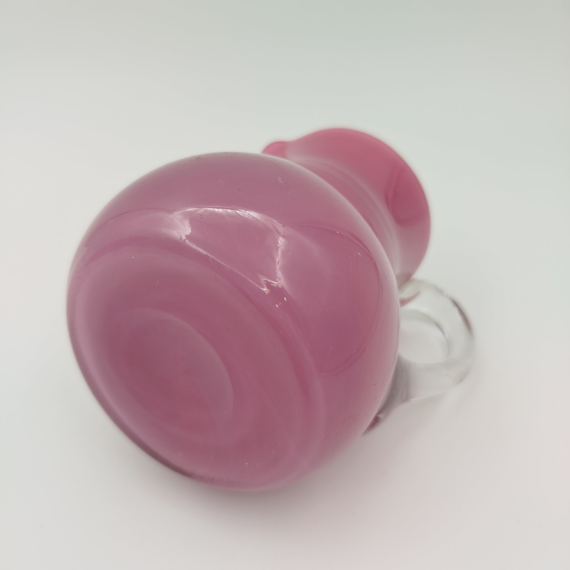 Молочник розового оттенка, стекло, выдувание в форму, гутная техника, Гусевской хрустальный завод (Гусь-Хрустальный), Россия, 1910-1950 гг.