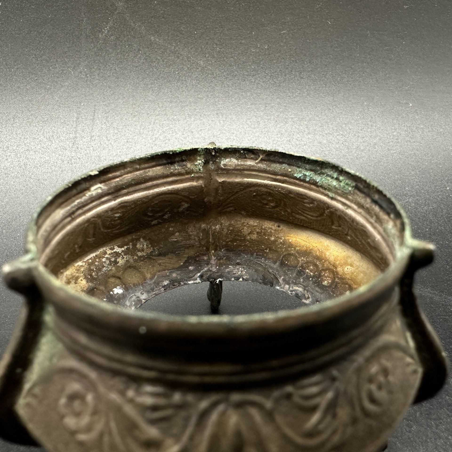 Солонка со стеклянной вставкой, мНЦ (медь-никель-цинк), стекло, Мстерская художественная фабрика  «Ювелир», СССР, 1971 г., Мстерская художественная фабрика  «Ювелир»