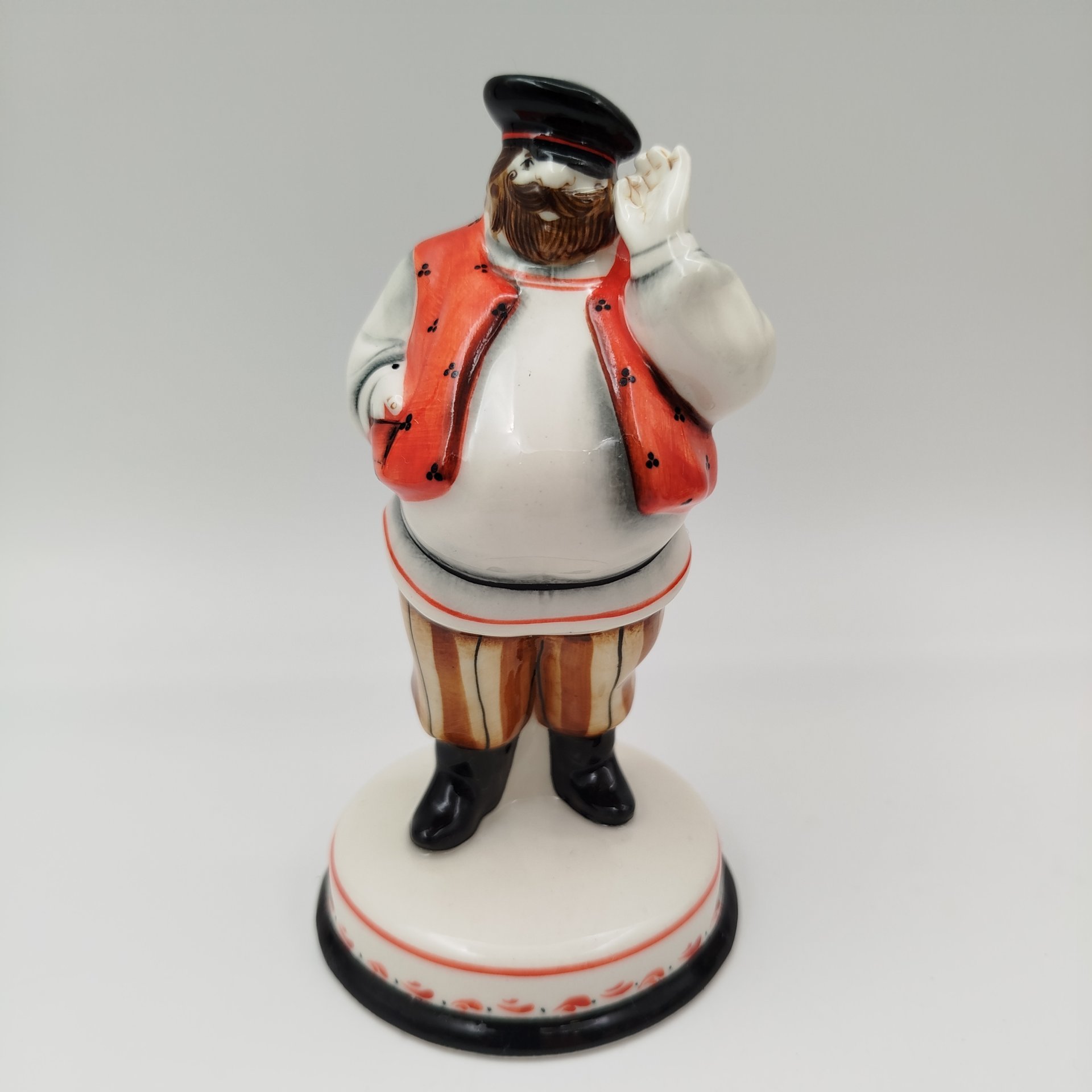 Статуэтка "Купец, подкручивающий ус" (название условное), автор росписи П. Филиппова, Арт-модерн керамика, фаянс, роспись, Российская Федерация, 1991-2010 гг.