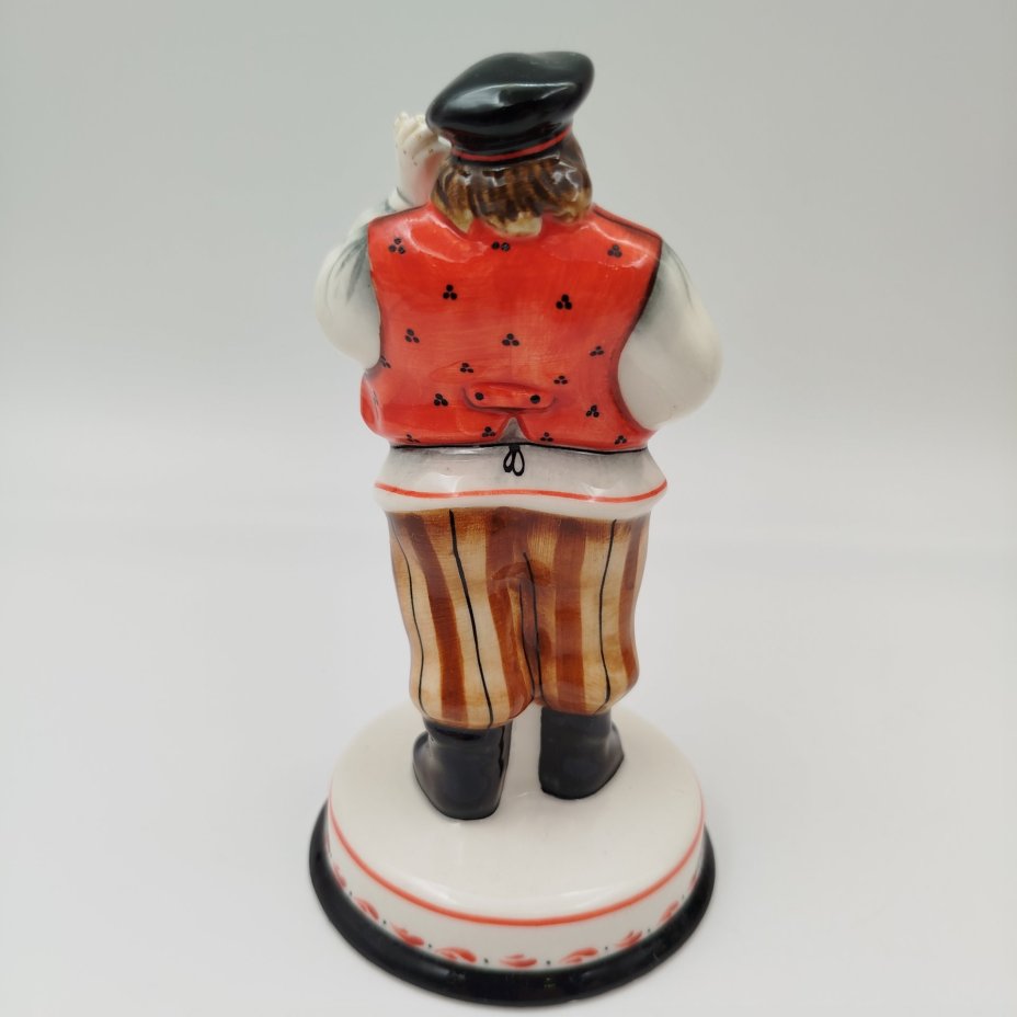 Статуэтка "Купец, подкручивающий ус" (название условное), автор росписи П. Филиппова, Арт-модерн керамика