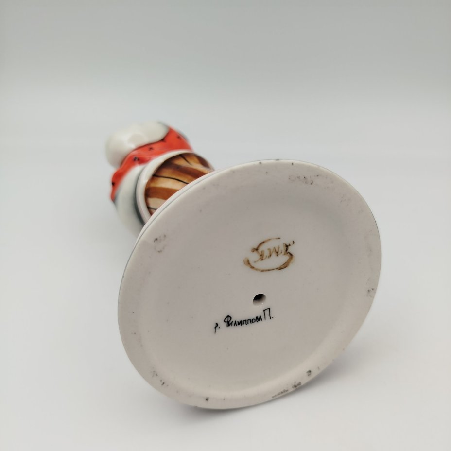 Статуэтка "Купец, подкручивающий ус" (название условное), автор росписи П. Филиппова, Арт-модерн керамика