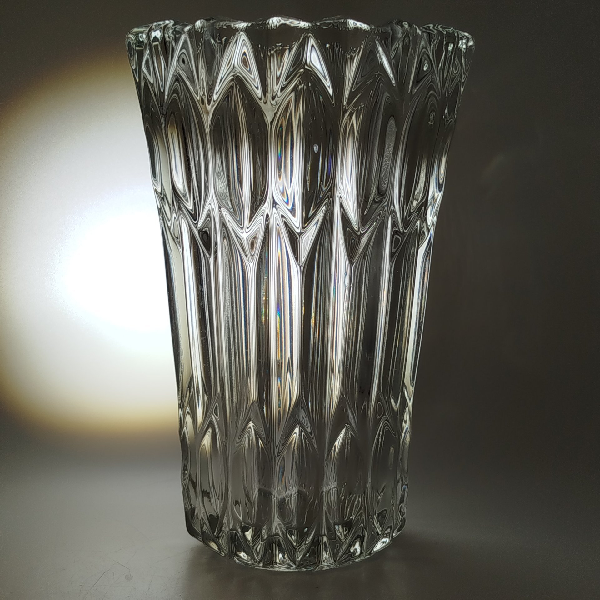 Ваза, украшенная рельефным геометрическим декором, завод Rosice Sklo Union