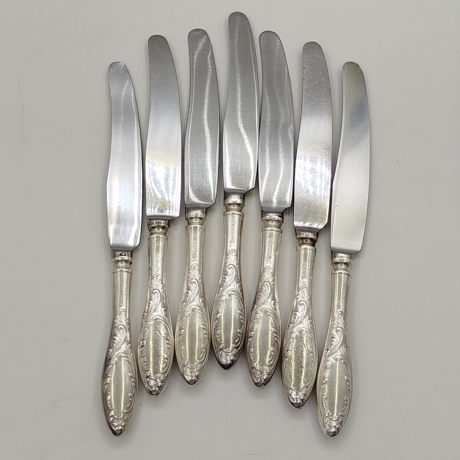 Набор из семи закусочных/десертных ножей "Пламя", мНЦ (медь-никель-цинк), сталь, Кольчугинский завод цветных металлов, СССР, 1960-1980 гг.