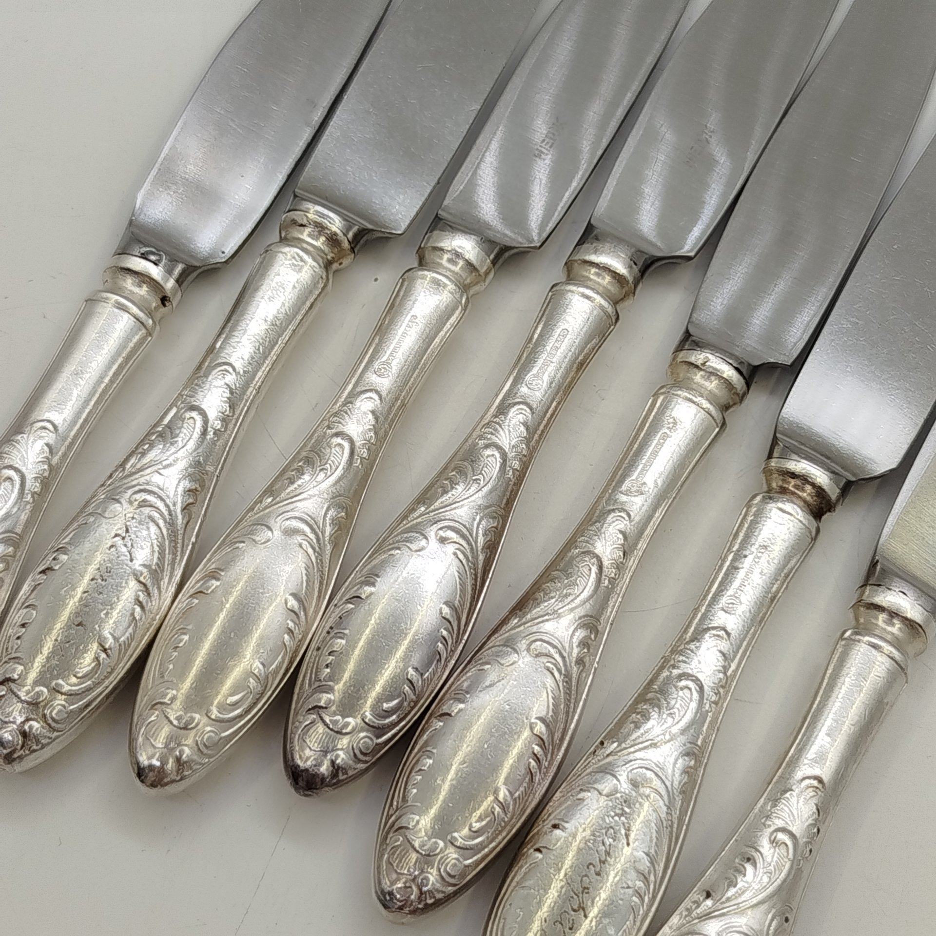 Набор из семи закусочных/десертных ножей "Пламя", мНЦ (медь-никель-цинк), сталь, Кольчугинский завод цветных металлов, СССР, 1960-1980 гг.