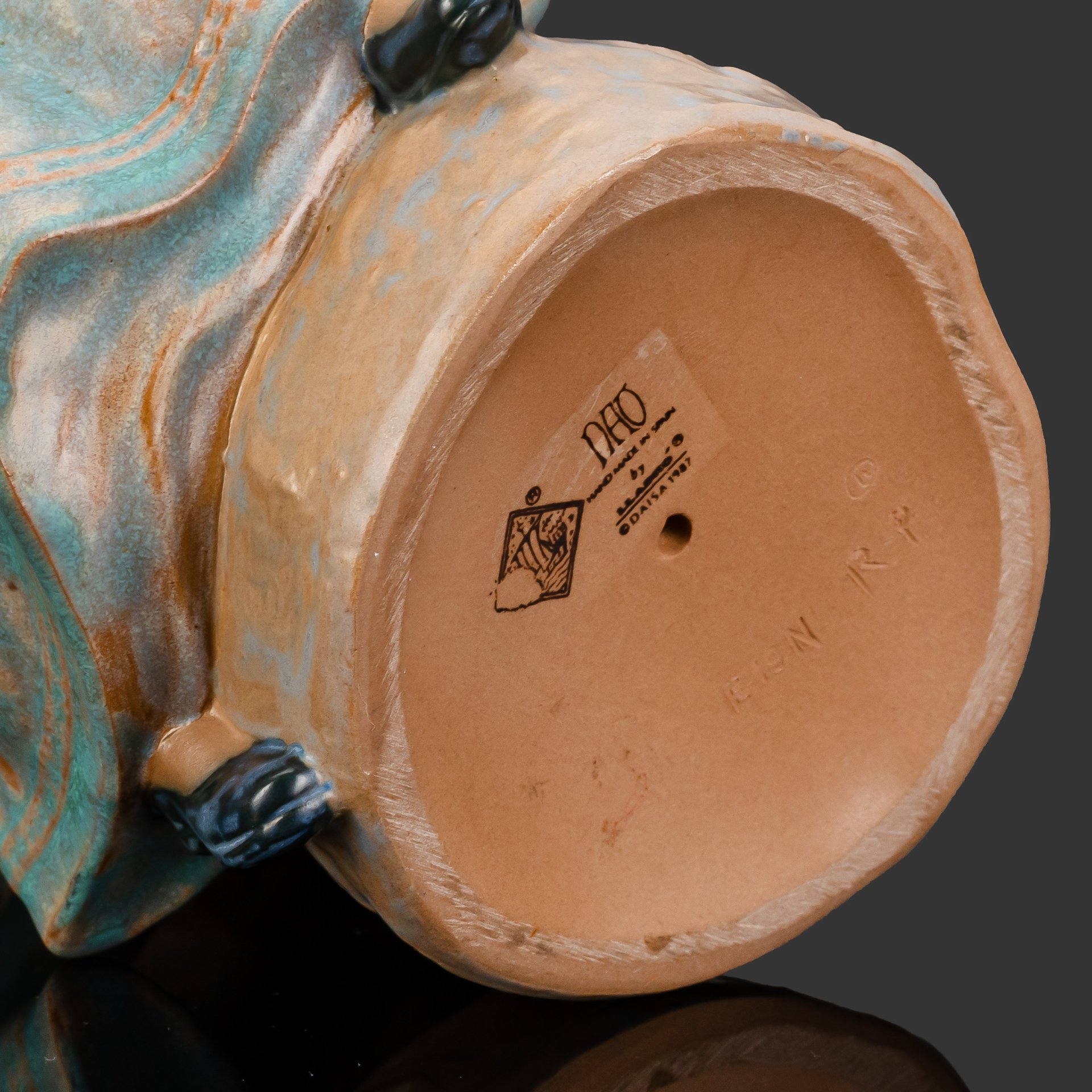 Статуэтка "Девушка расчесывает волосы", фарфор, роспись, NAO Porcelain, Испания, 1987-2000 гг.